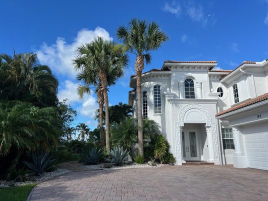 Exterior, Facade, Mediterranean