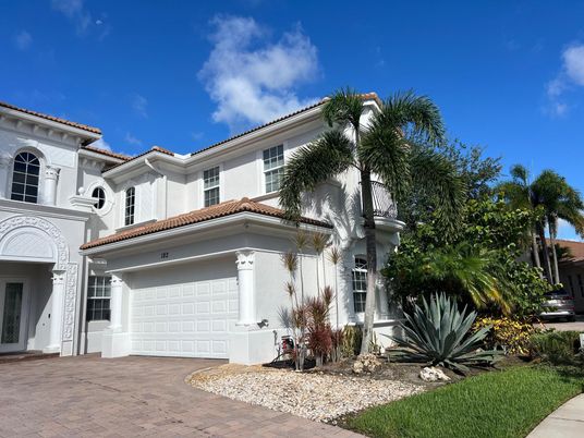 Attached, Exterior, Facade, Mediterranean