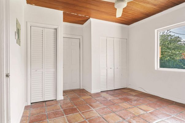 Empty room, Interior, Wooden Ceilings