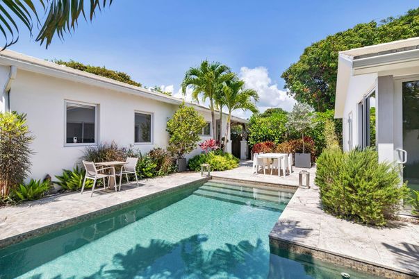 Exterior, Pool