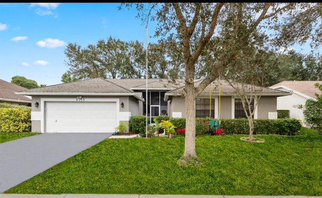 Attached, Exterior, Facade, Ranch