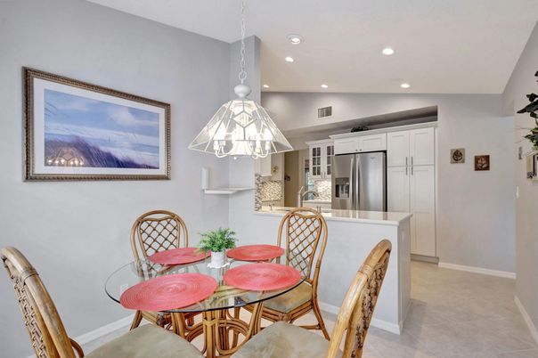 Dining room, Interior, Kitchen, Pendant Lights, Recessed Lighting, Stainless Steel Appliances