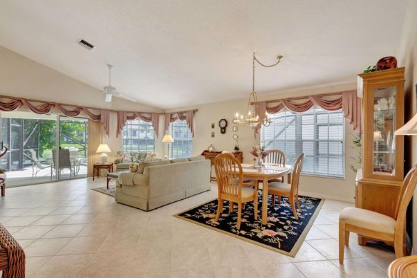 Chandelier, Dining room, Interior, Living room
