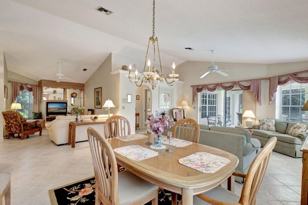 Chandelier, Dining room, Interior, Living room