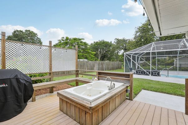 Exterior, Hot Tub