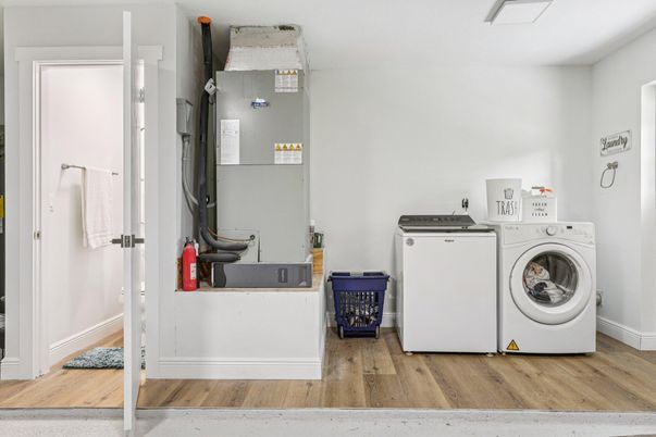 Interior, Washer, Wood Texture Flooring