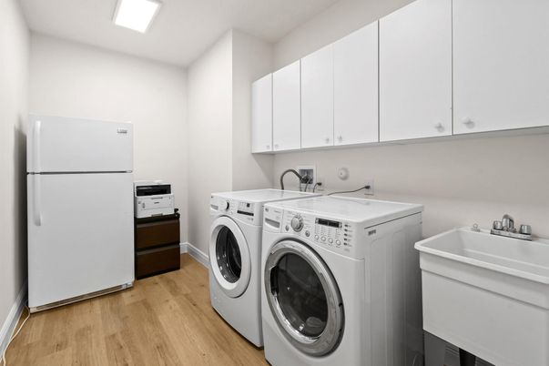 Interior, Washer, Wood Texture Flooring