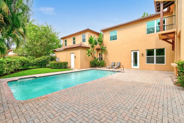 Exterior, Pool
