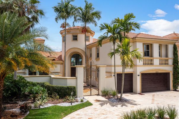 Attached, Exterior, Facade, Mediterranean