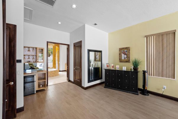 Interior, Recessed Lighting, Wood Texture Flooring