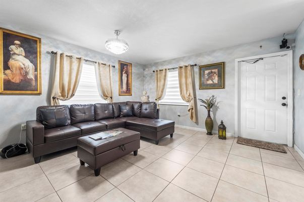Chandelier, Interior, Living room