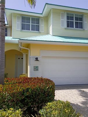 Attached, Exterior, Facade, American Craftsman