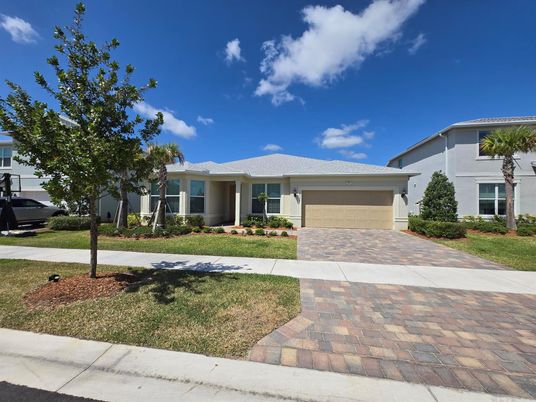 Attached, Exterior, Facade, Ranch