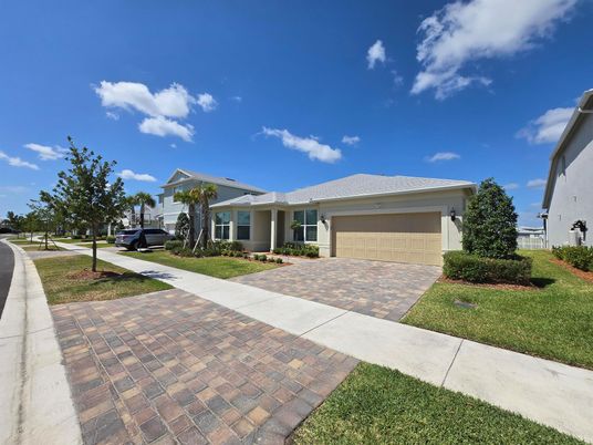 Attached, Exterior, Facade, Ranch