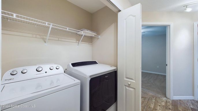 Interior, Utility Closets, Washer, Wood Texture Flooring