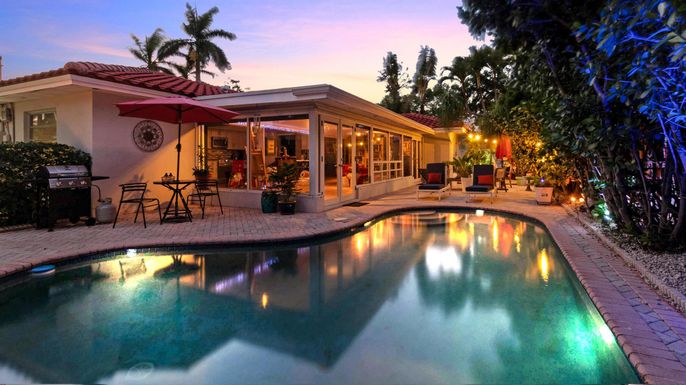 Exterior, Pool