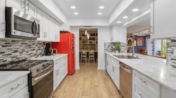 Dining room, Interior, Kitchen, Recessed Lighting, Stainless Steel Appliances, Wood Texture Flooring