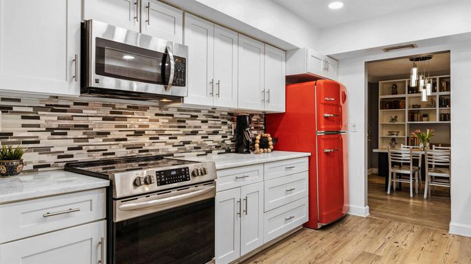 Dining room, Interior, Kitchen, Pendant Lights, Recessed Lighting, Stainless Steel Appliances, Wood Texture Flooring