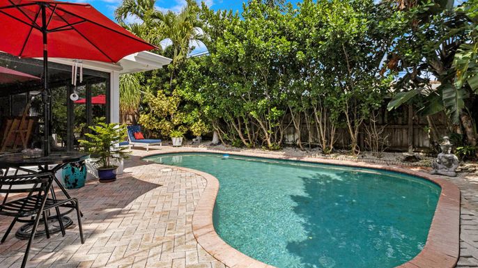 Exterior, Pool