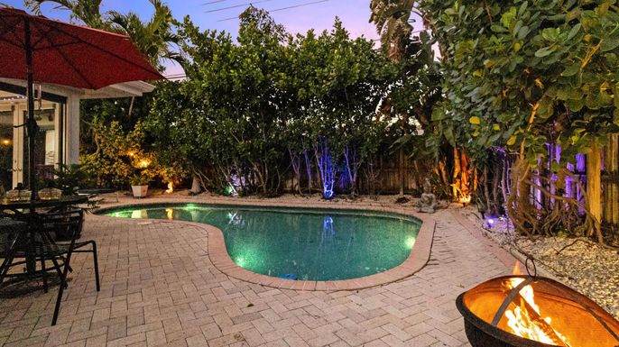 Exterior, Pool