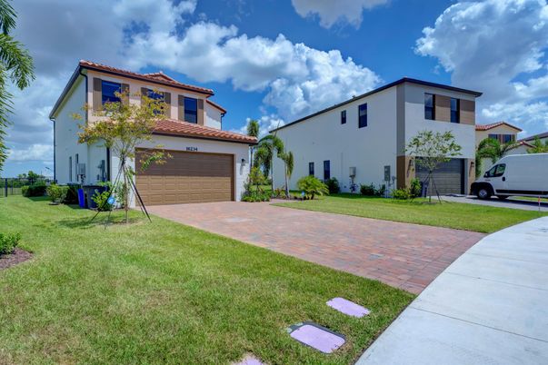 Attached, Exterior, Facade, Spanish Mediterranean