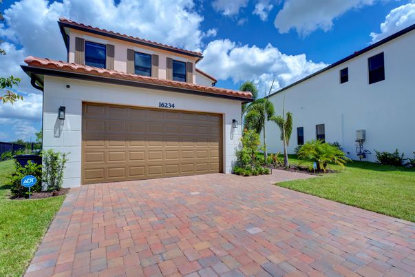 Attached, Exterior, Facade, Mediterranean