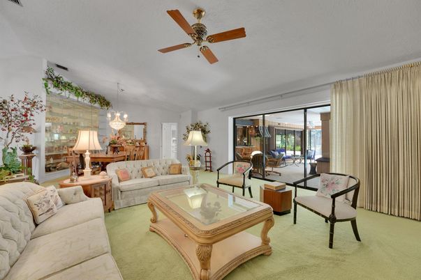 Chandelier, Dining room, Interior, Living room