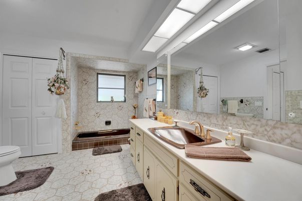 Bathroom, Dual Sink Vanities, Interior