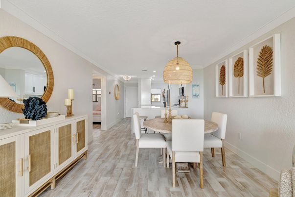 Dining room, Interior, Kitchen, Pendant Lights, Recessed Lighting, Wood Texture Flooring