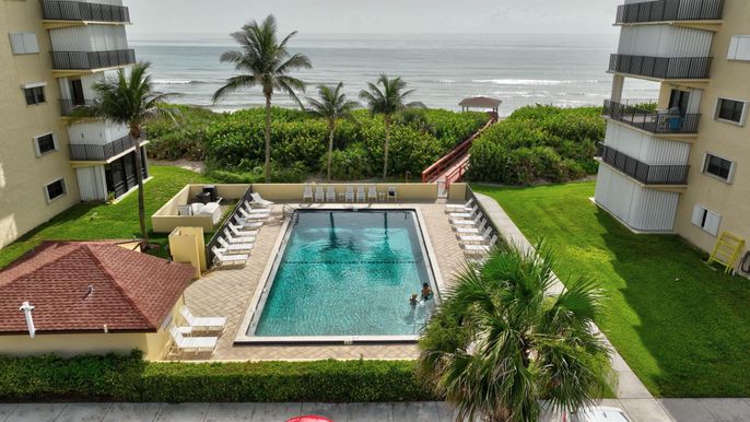 Exterior, Pool, Water