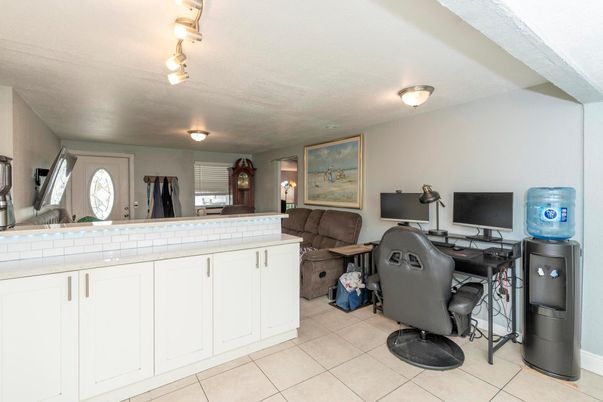 Home Office, Interior