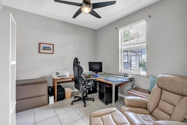 Home Office, Interior