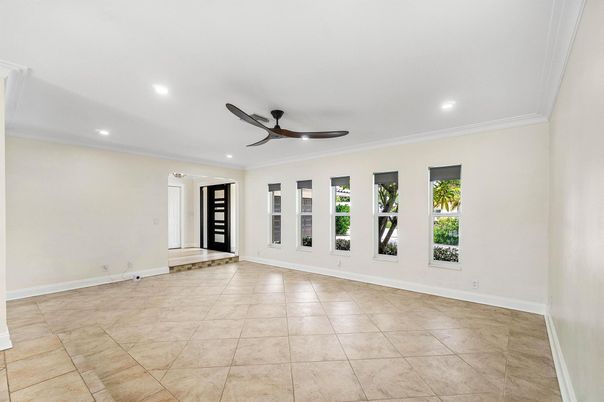 Empty room, Interior, Recessed Lighting