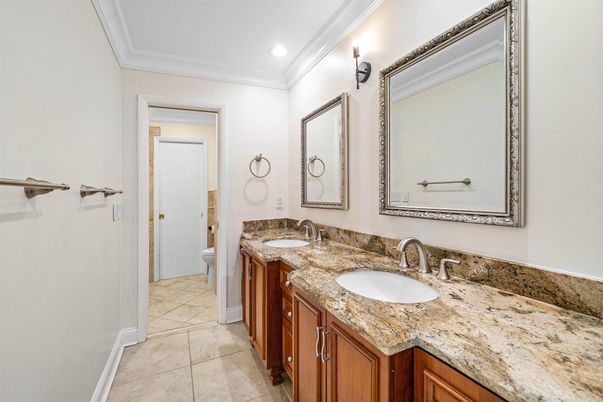 Bathroom, Dual Sink Vanities, Interior, Recessed Lighting