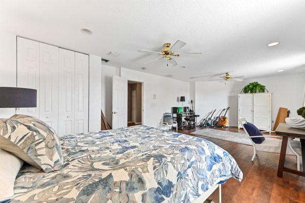 Bedroom, Dining room, Interior, Recessed Lighting, Wood Texture Flooring