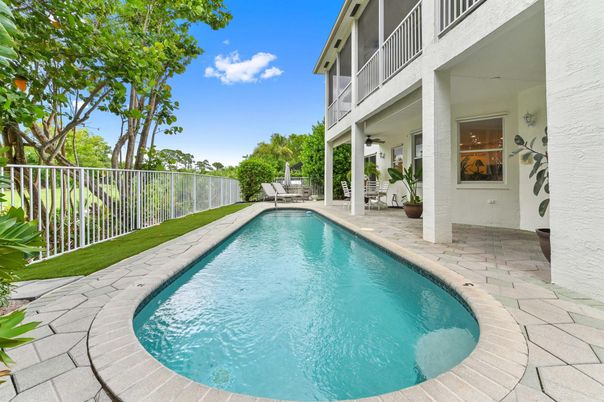 Exterior, Pool