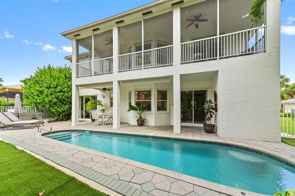 Exterior, Pool