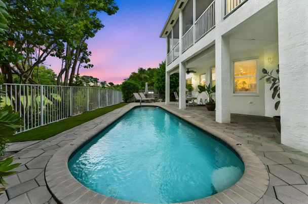 Exterior, Pool