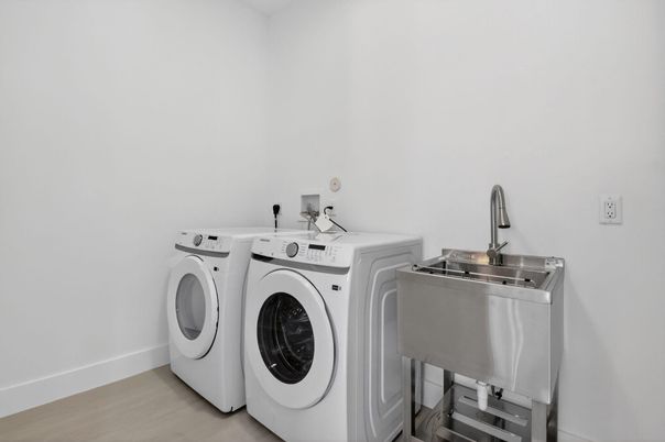 Interior, Washer, Wood Texture Flooring