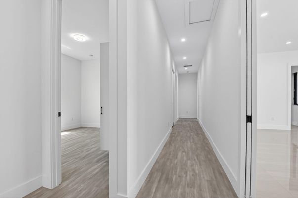 Interior, Recessed Lighting, Wood Texture Flooring