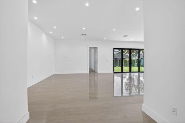 Empty room, Interior, Recessed Lighting