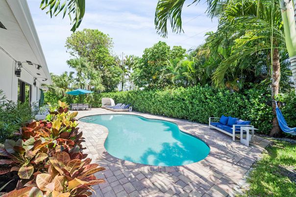 Exterior, Pool