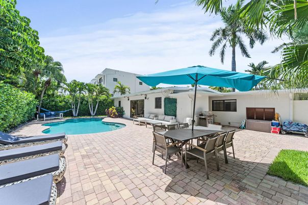 Exterior, Pool
