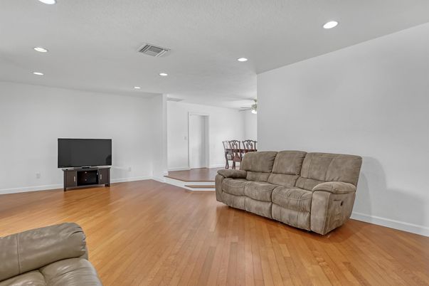 Interior, Living room, Recessed Lighting, Wood Texture Flooring