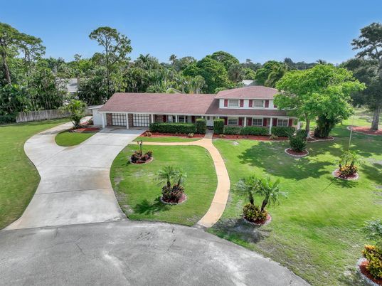 Attached, Exterior, Facade, Ranch