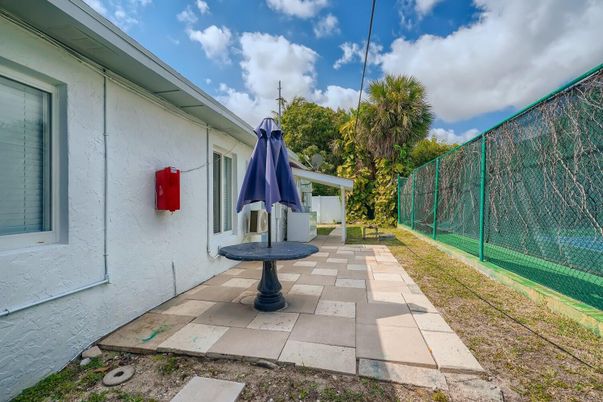Backyard, Exterior
