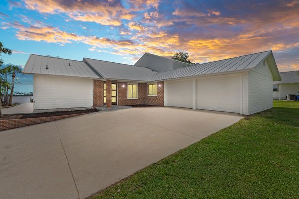 Attached, Exterior, Facade, Brick Facade, Ranch