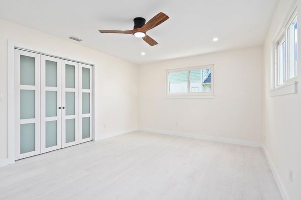 Empty room, Interior, Recessed Lighting