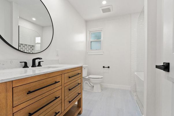 Bathroom, Dual Sink Vanities, Interior, Recessed Lighting