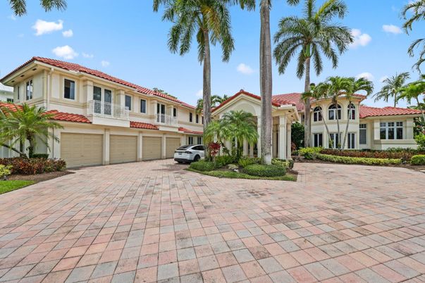 Attached, Exterior, Facade, Mediterranean